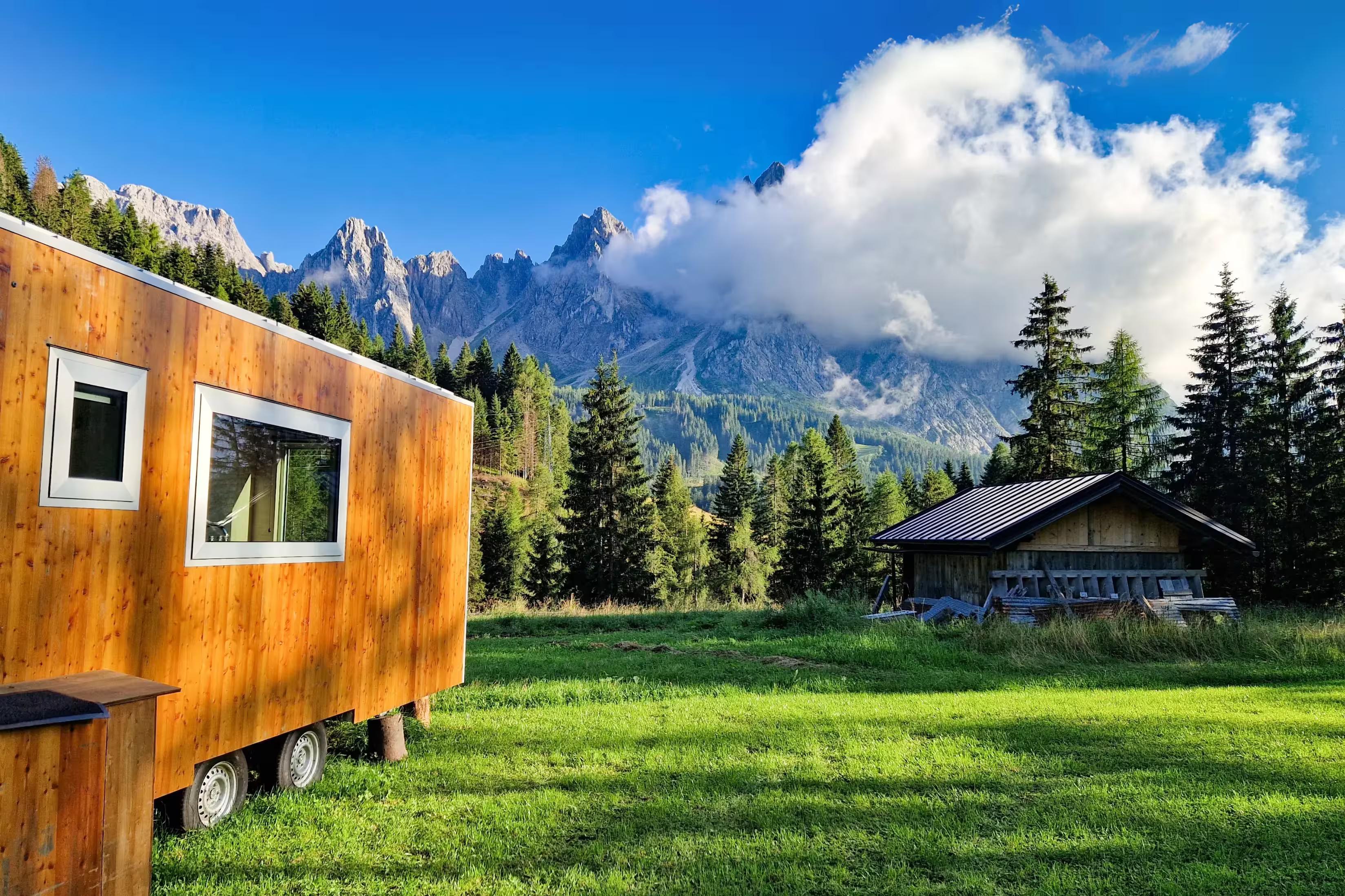 un viaggio nella natura con vista dolomiti, a sappada