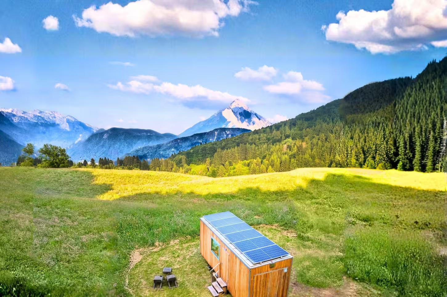 tiny house sull'altopiano di curiedi nelle Prealpi Carniche