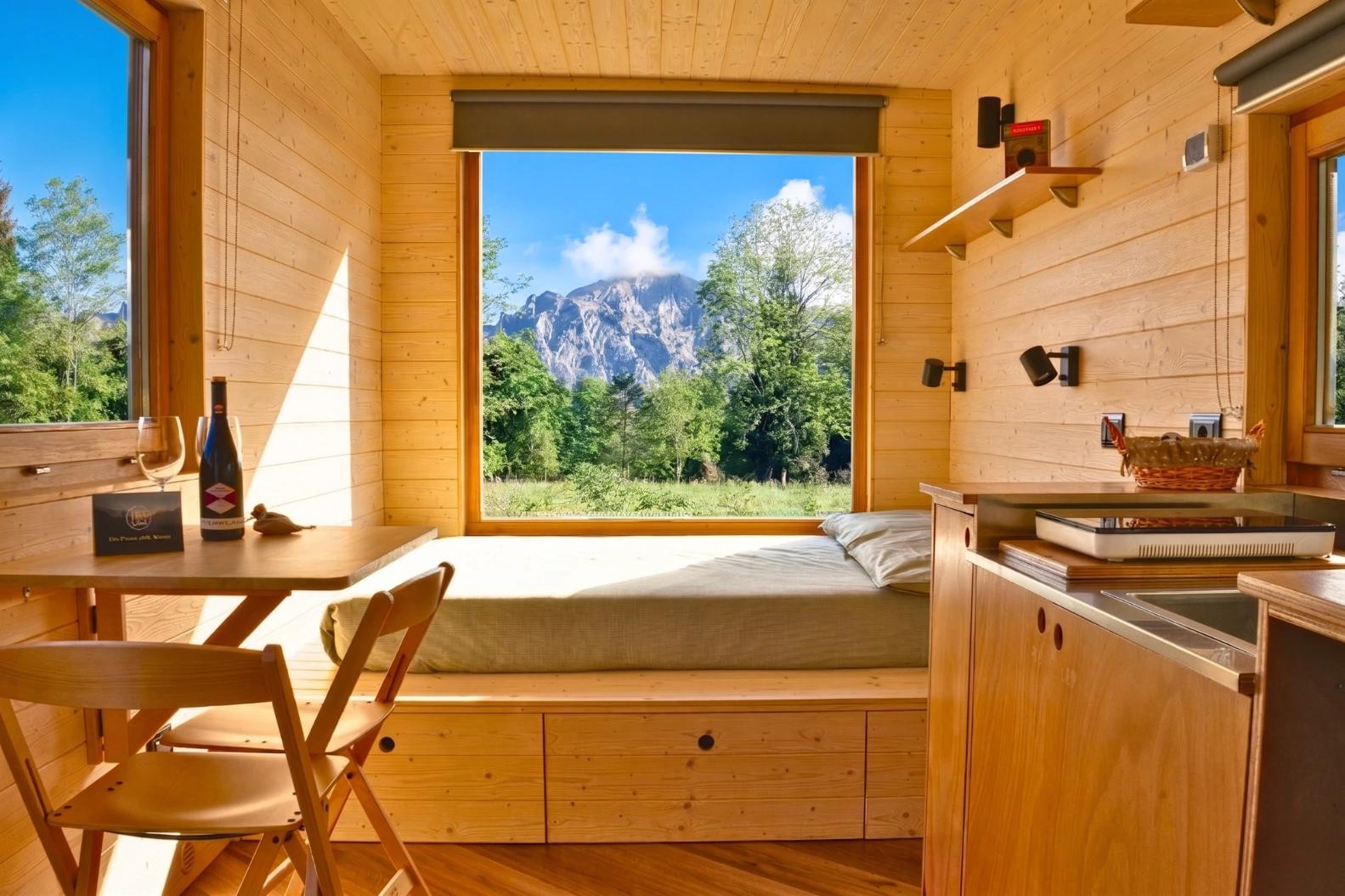 Innenaufnahmen des Tiny House Tilia in der Nähe von Cima Moscardo, nahe Udine