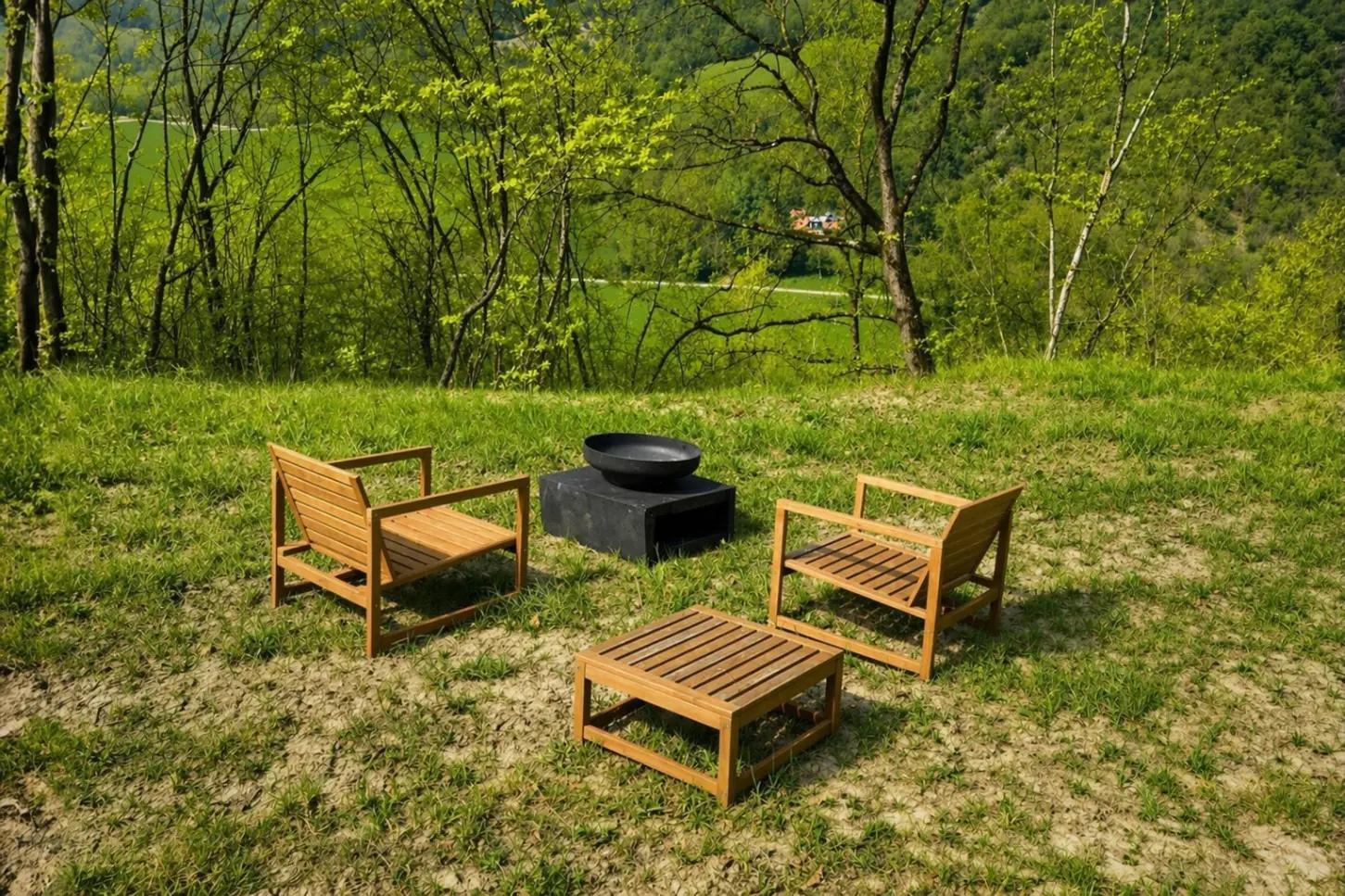 Ein Grillfest im Garten des Ferienhauses Friland in Val Tidone