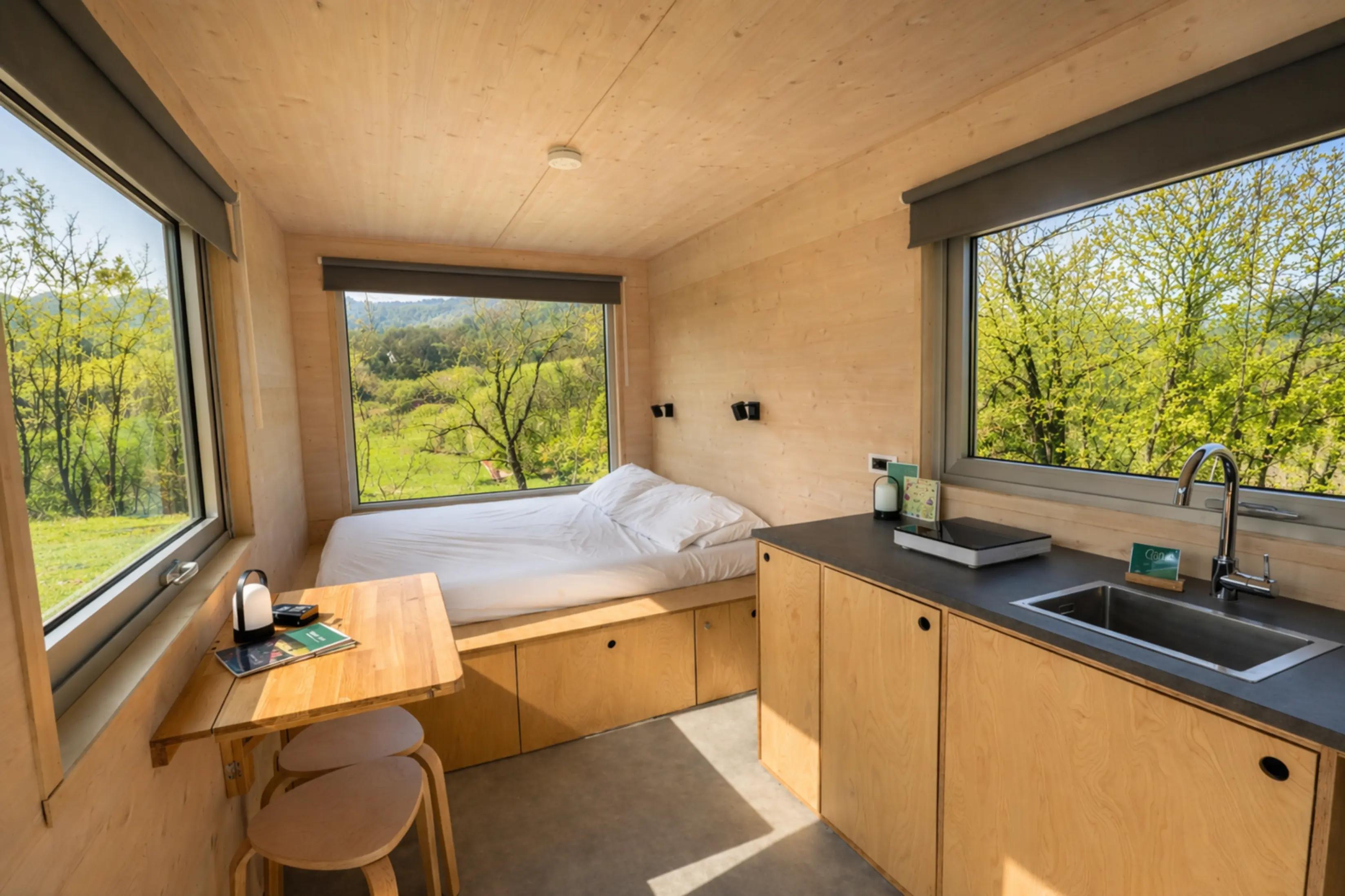 Innenraum der Friland Casetta im Piacentinischen Apennin, eingebettet in natürliche Ruhe