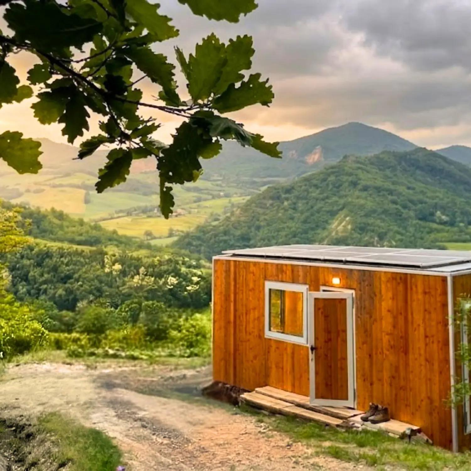 tiny house Ginepro vicino Milano tra ginepri e castagni in Val Tidone